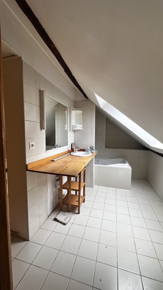 Salle de bain d'origine avant rénovation